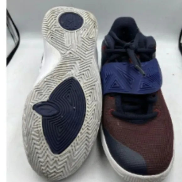 NIKE Kyrie fly trap 3 (Obsidian Gym Red) basketball shoes size 2Y
