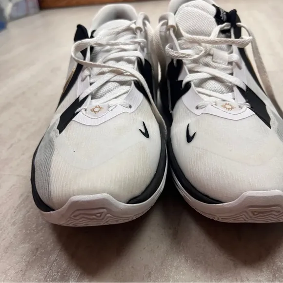 Nike Kyrie Low 5 basketball shoes white black metallic gold size 13