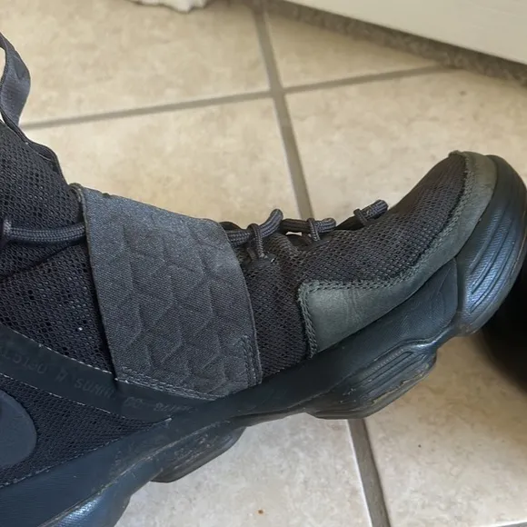 Nike LEBRON XIV LIMITEDANTHRACITE zero dark thirty basketball shoes