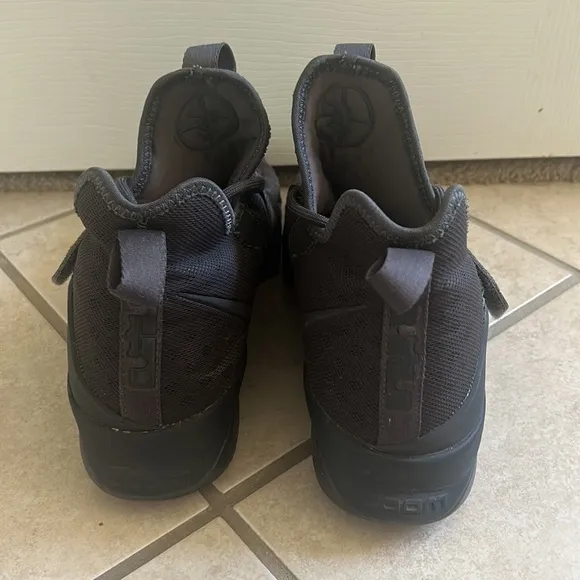 Nike LEBRON XIV LIMITEDANTHRACITE zero dark thirty basketball shoes
