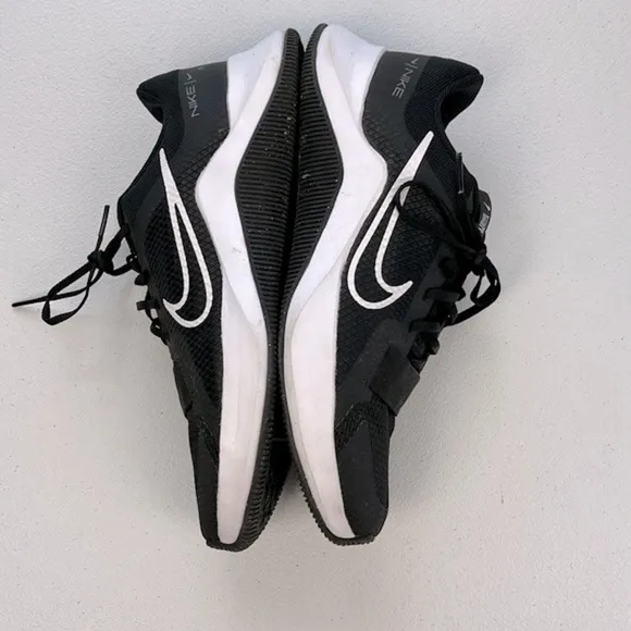 Nike MC Trainer Sneaker Black/White Cross Train Running Workout Tennis Shoe 9.5