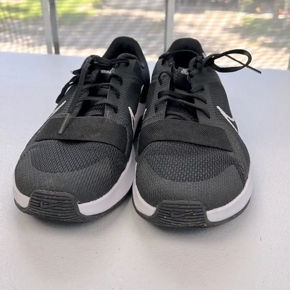 Nike MC Trainer Sneaker Black/White Cross Train Running Workout Tennis Shoe 9.5
