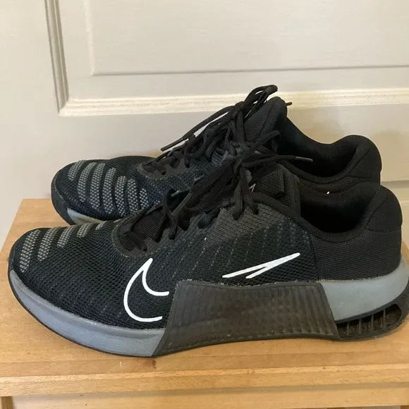 Nike Metcon 9 workout shoes size 9.5 mens Black and Gray Athletic Sneakers