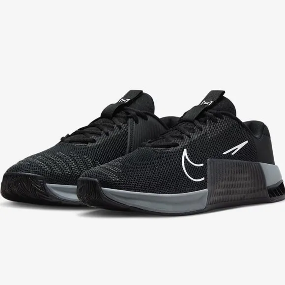 Nike Metcon 9 workout shoes size 9.5 mens Black and Gray Athletic Sneakers