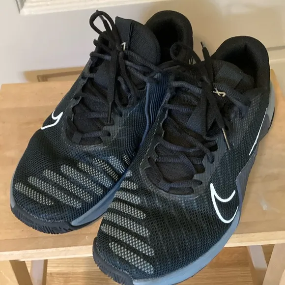 Nike Metcon 9 workout shoes size 9.5 mens Black and Gray Athletic Sneakers