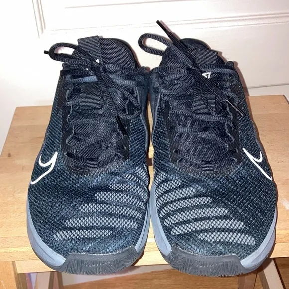 Nike Metcon 9 workout shoes size 9.5 mens Black and Gray Athletic Sneakers