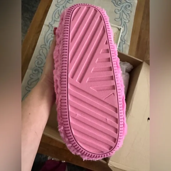 Nike Nike Calm SE Mules Pink Fuzzy Slippers. New with tag !
