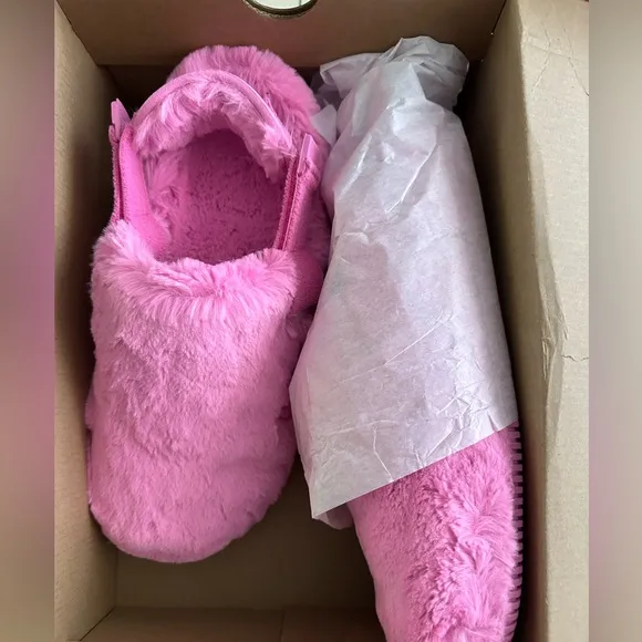 Nike Nike Calm SE Mules Pink Fuzzy Slippers. New with tag !