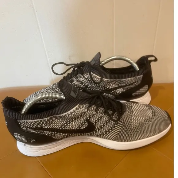 Nike Running Shoes Flyknit Sneakers Lightweight Athletic Black White Sz Mens 11