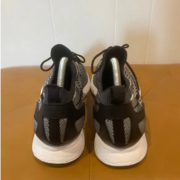 Nike Running Shoes Flyknit Sneakers Lightweight Athletic Black White Sz Mens 11