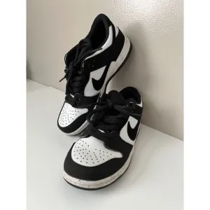Nike SB Dunk Low Pro Retro &quot;Pandas&quot; 2022. Size 7.