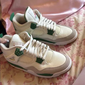Nike SB x Air Jordan 4 Retro SP - Pine Green