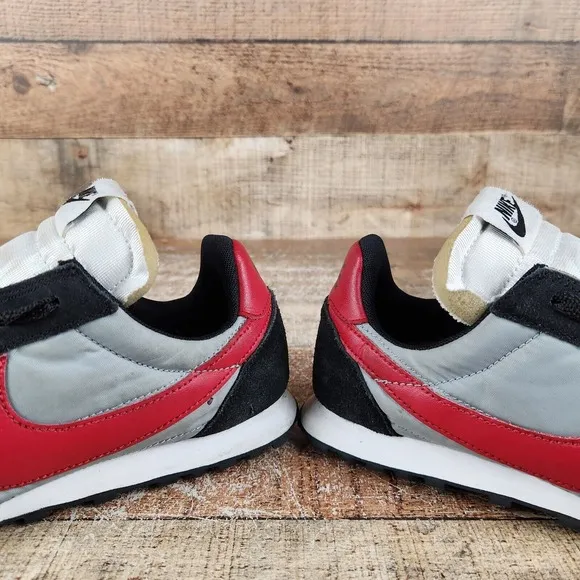 Nike Waffle Racer Men's Sz 9 Red Wolf Gray Athletic Gym Sneaker Shoes CN5449-001