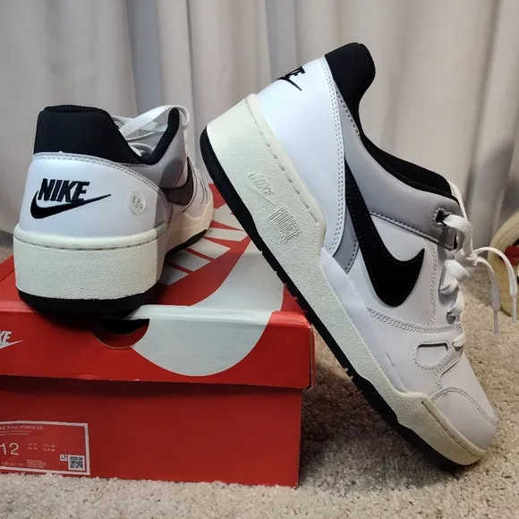 Nike White and Black Sneakers Retro Low-Top Style