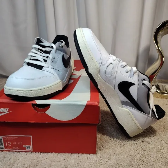 Nike White and Black Sneakers Retro Low-Top Style