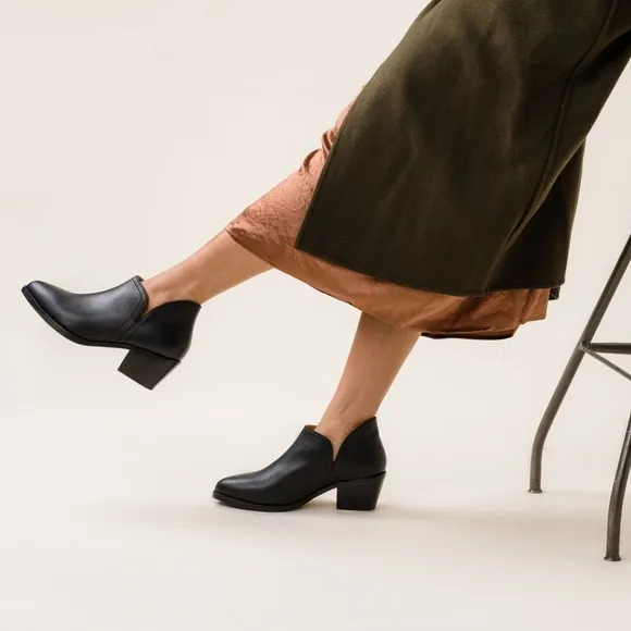 NISOLO MIA Everyday Ankle Bootie Black Leather Handmade Women Size 7 $228 MSRP