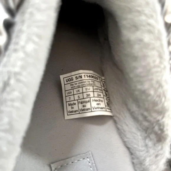 NWOB $120 UGG Spaceslider Hi Shine Tech Slide Slippers Silver Puffy Furry