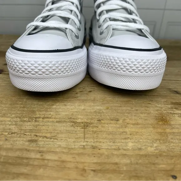 NWOB - Chuck Taylor All-Star Lift Platform Leather - W 6.5‎ - Gray
