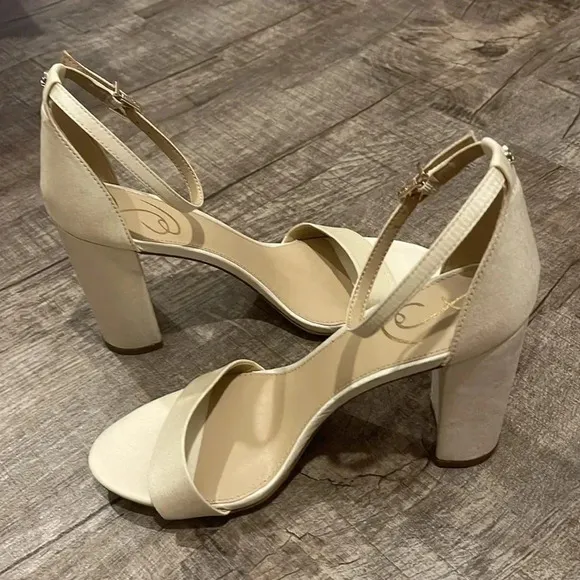 NWOB!! Sam Edelman - YARO BLOCK HEEL SANDAL - Pearl Ivory Silk - Size 9