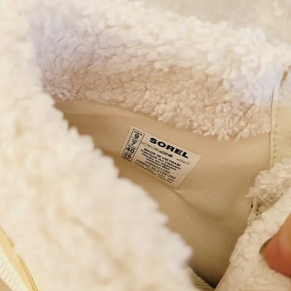 NWOB SOREL Womens Out 'N About Cozy Sneaker Boots Tawny Buff High Top Cream 9