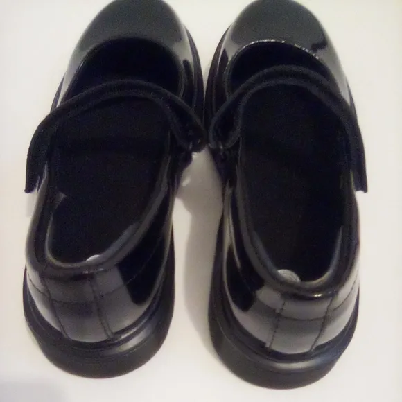NWOT Dr. Martens Maccy II J Black Patent Dress Shoes Air Wair  Size 4