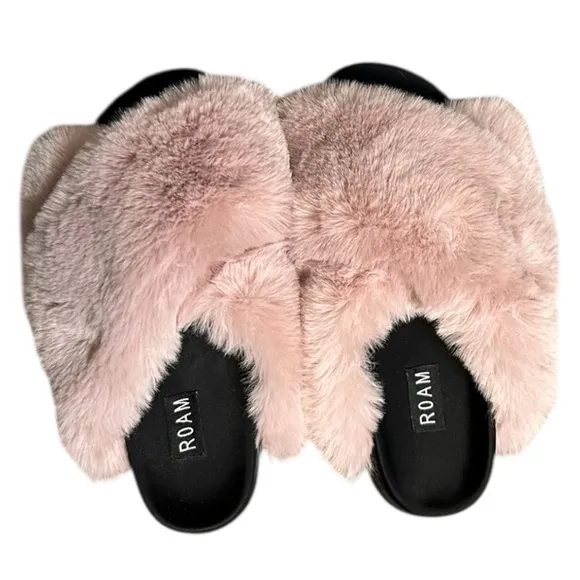 NWOT ROAM lilac Cloud Slippers