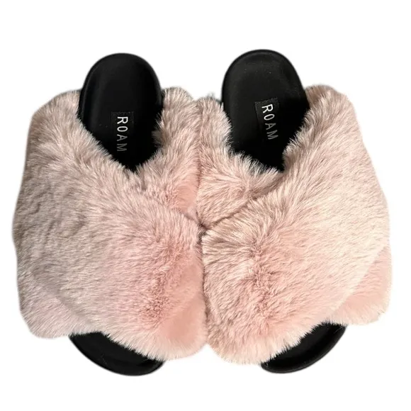 NWOT ROAM lilac Cloud Slippers