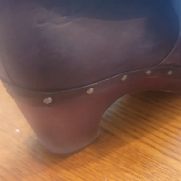 NWOT UGG Brown Black Distressed Sheepskin Chunky Block Wooden Shoes Heels Boots