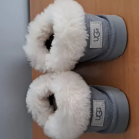 NWOT UGG Nita Slippers