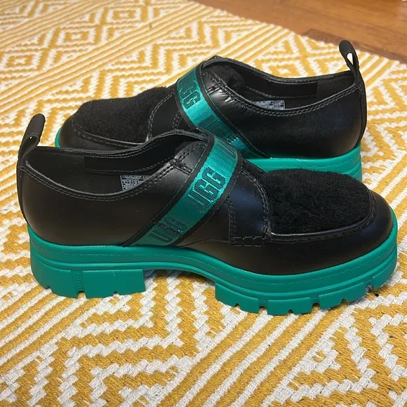 NWOT UGG Women's Ashton Shoe Plush - Size 08