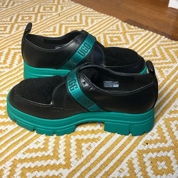 NWOT UGG Women's Ashton Shoe Plush - Size 08