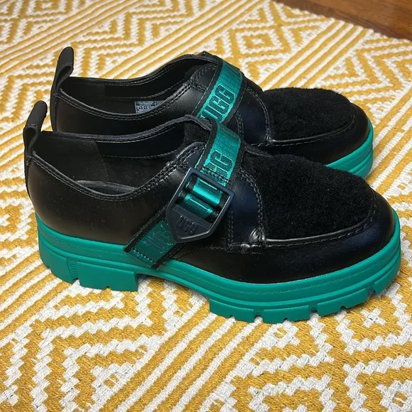 NWOT UGG Women's Ashton Shoe Plush - Size 08