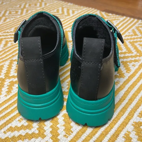 NWOT UGG Women's Ashton Shoe Plush - Size 08