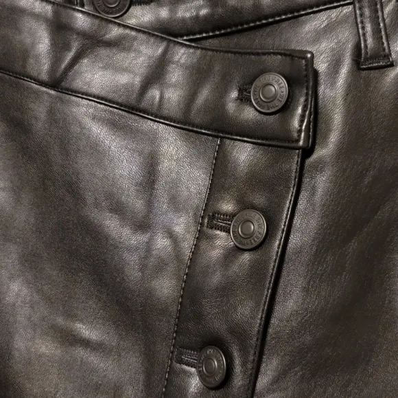 NWOT-We The Free &quot; Wynne&quot; Vegan Leather Skirt-Black-Size 30