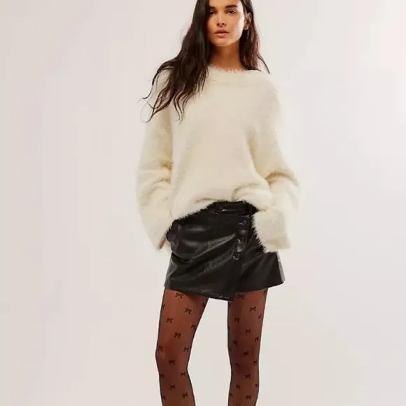 NWOT-We The Free &quot; Wynne&quot; Vegan Leather Skirt-Black-Size 30