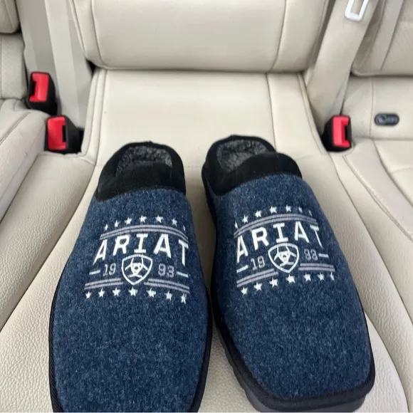 NWT Ariat 93 Liberty Square Toe Slipper blue and black. Wool blend &amp; suede