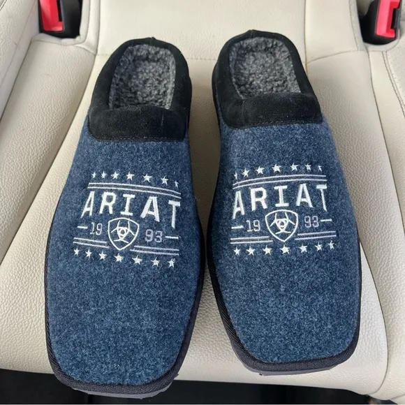 NWT Ariat 93 Liberty Square Toe Slipper blue and black. Wool blend &amp; suede