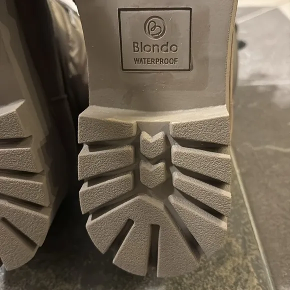 NWT Blondo Women’s Waterproof Daylord Taupe Boots Size 11.