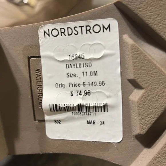 NWT Blondo Women’s Waterproof Daylord Taupe Boots Size 11.