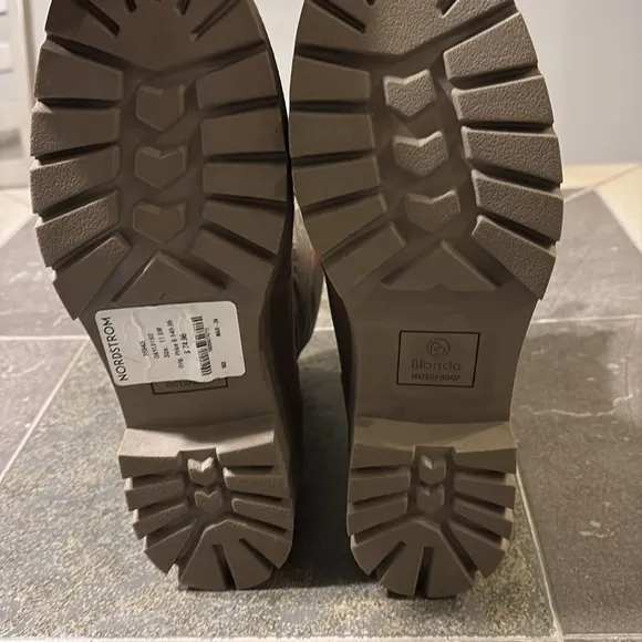 NWT Blondo Women’s Waterproof Daylord Taupe Boots Size 11.