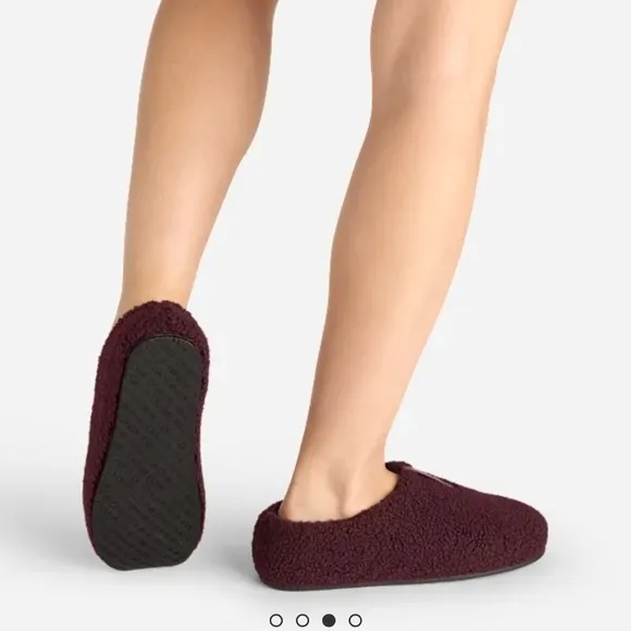 NWT Bombas Women’s Sunday Slippers in Cherry Chocolate