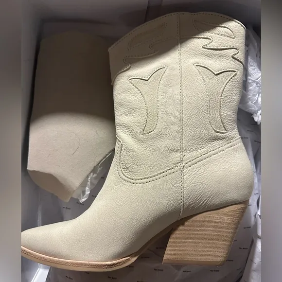 NWT Dolce Vita Liona Ivory Fringe Leather Heeled Cowboy Boots - 7.5