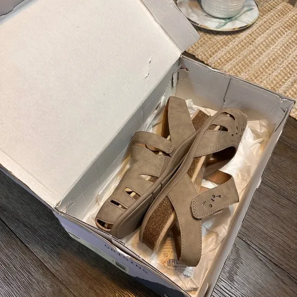 NWT Earth Origins Sandals Bosk Brenda Coco Slingback Sandal Hiking Shoes 10M