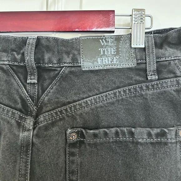 NWT Free People, We The Free Olsen Cuffed Crop Barrel Jeans, Multiple Sizes