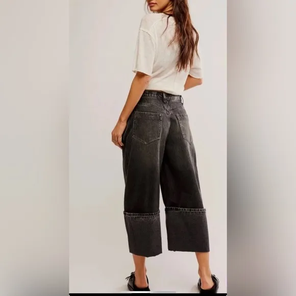 NWT Free People, We The Free Olsen Cuffed Crop Barrel Jeans, Multiple Sizes