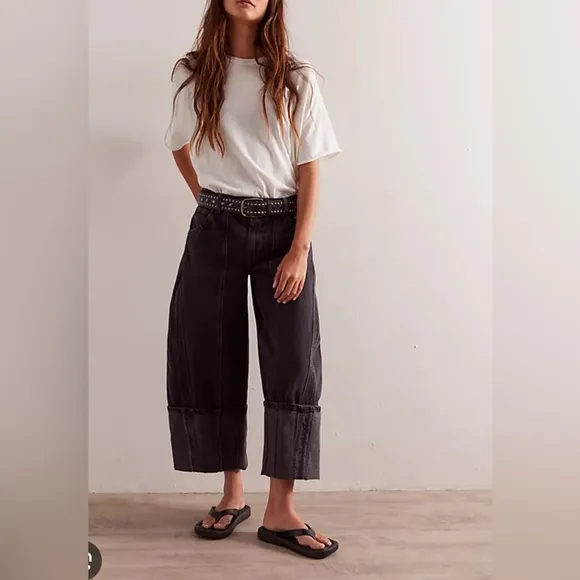 NWT Free People, We The Free Olsen Cuffed Crop Barrel Jeans, Multiple Sizes