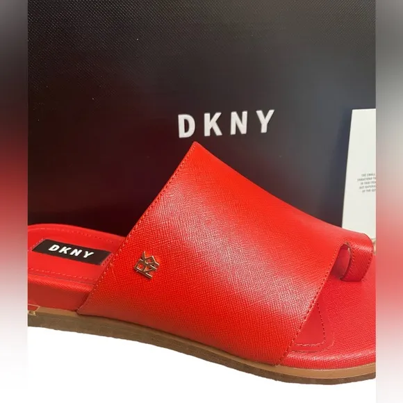 NWT IN BOX DKNY Daz Leather Heeled Flat Toe Slide Sandal (size 8.5)