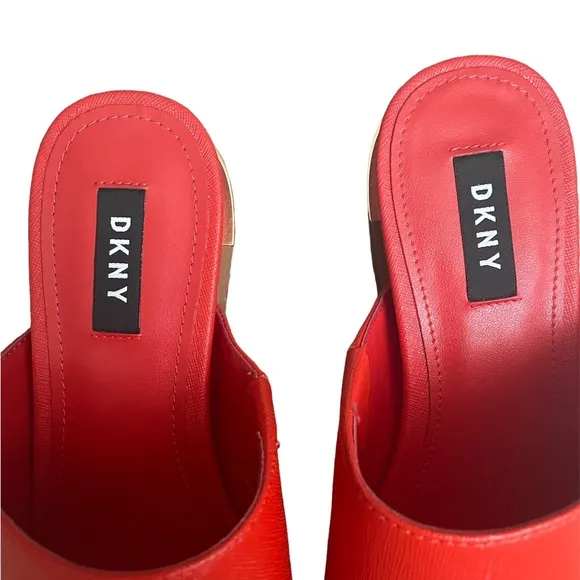 NWT IN BOX DKNY Daz Leather Heeled Flat Toe Slide Sandal (size 8.5)