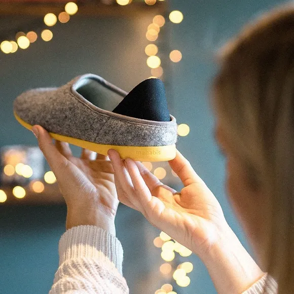 NWT Mahabis Classic Slippers