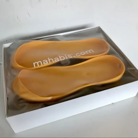 NWT Mahabis Classic Slippers